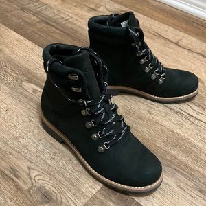 CHACO Cataluna Explorer Hiking Boots NWOT